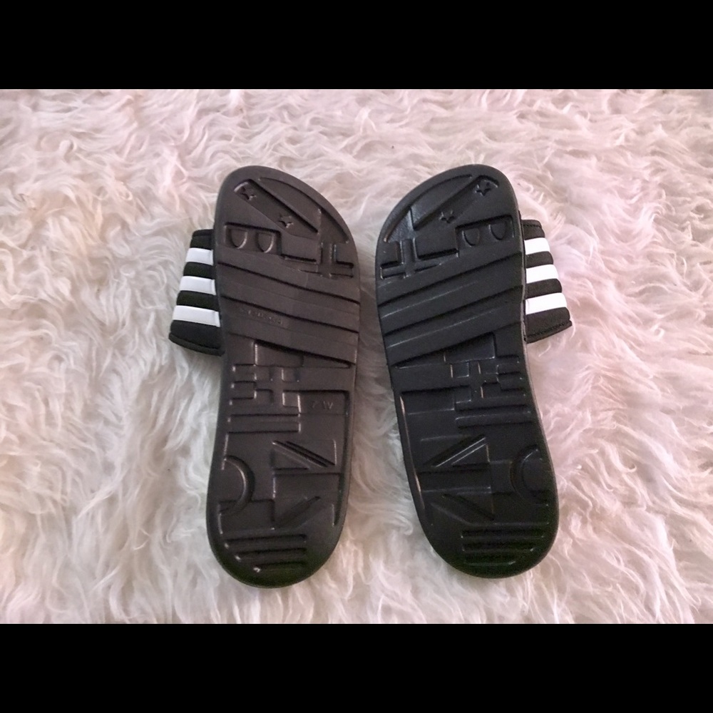 New adidas slippers - Picture 2 of 5